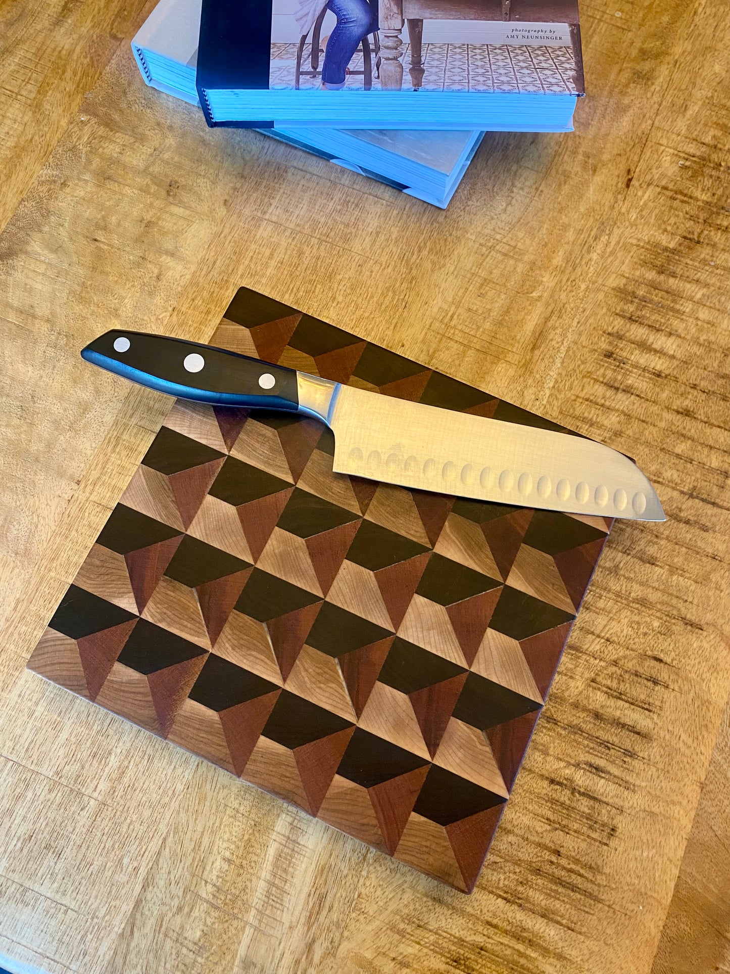 Square geometric cutting board